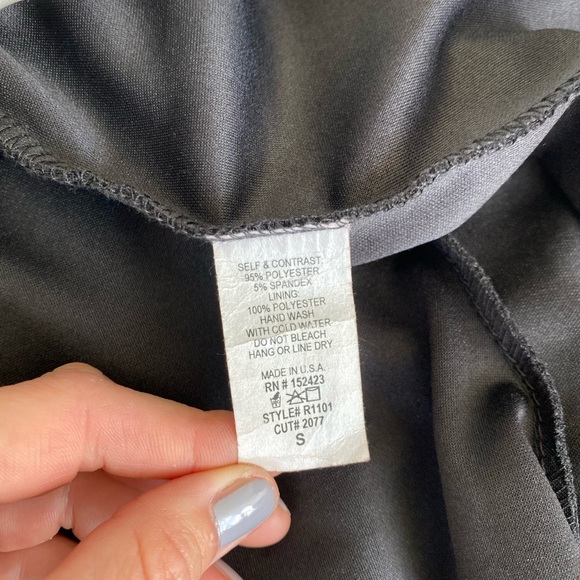 Backless Romper Black and White - Picture 4 of 4